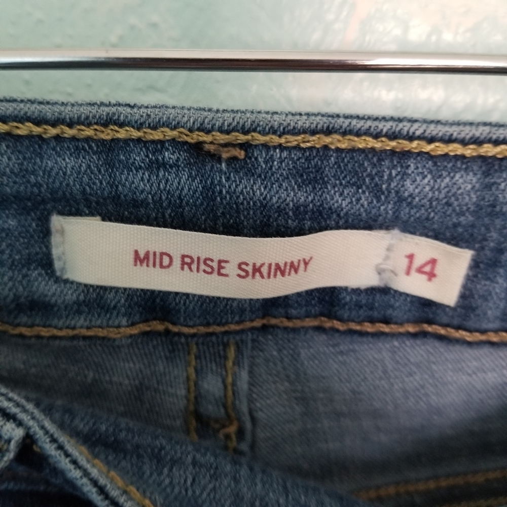 Levi's Mid Rise Skinny Jean - Picture 5 of 7